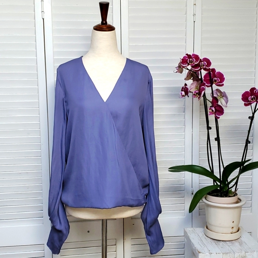 DO + BE Size  S Lavender Silky Balloon Sleeve Blouse.